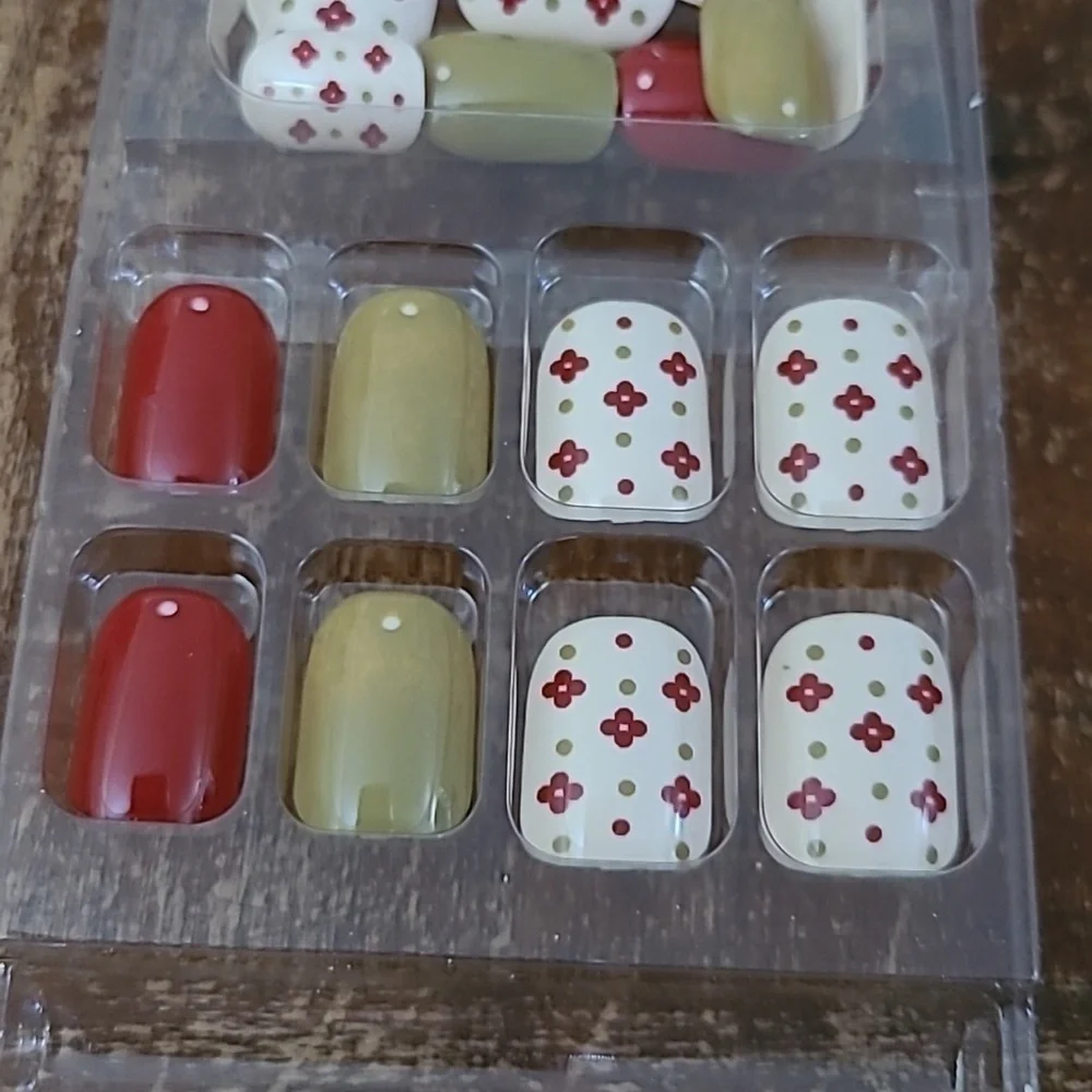 2/$16 Floral Press On Nails
